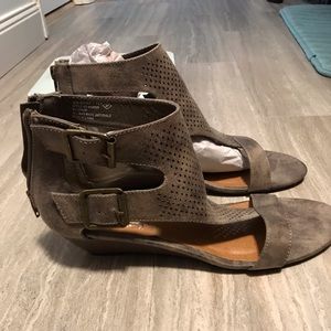 Size 9.5, never worn